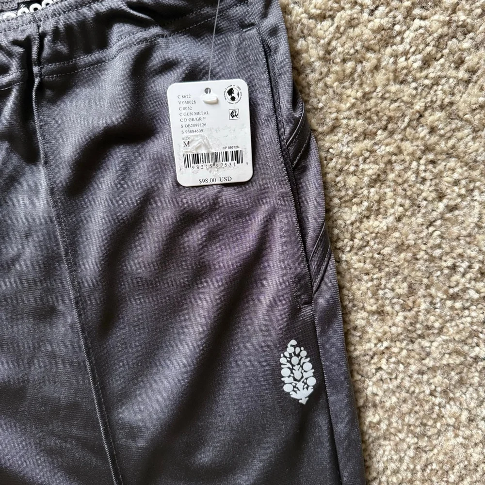 Free People Movement Hop To It Pants NWT Size Medium Gunmetal - Picture 4 of 4